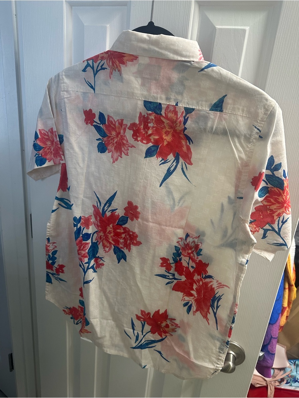 Billabong White Short-Sleeve Button-Down with Red Floral and Blue Leaves - Picture 4 of 4